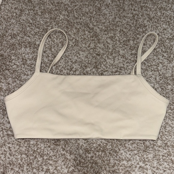 FlowWell Saylor Sports Bra in Bone White
WellBeing + BeingWell size XS - Picture 7 of 9